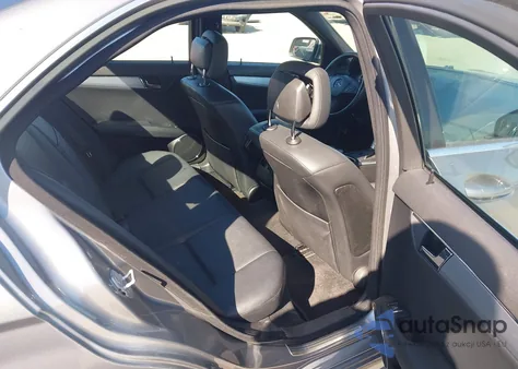 2008 Mercedes-Benz C 300 Luxury/Sport z USA, uszkodzony, nr VIN WDDGF54X18R012267